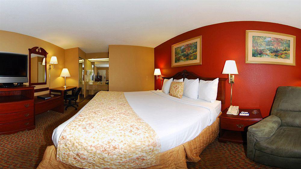 Surestay By Western Pinehurst Hotel 3*
